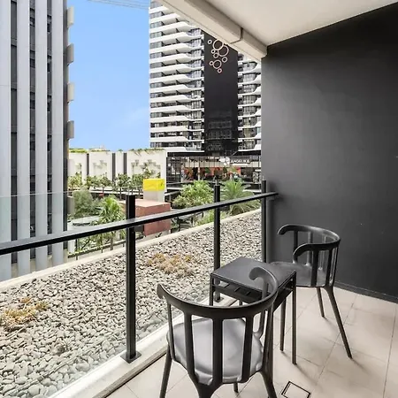 Designer Woolloongabba Retreat Near The Gabba *