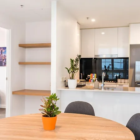 Fortitude Valley Escape With Pool, Gym & Parking *
