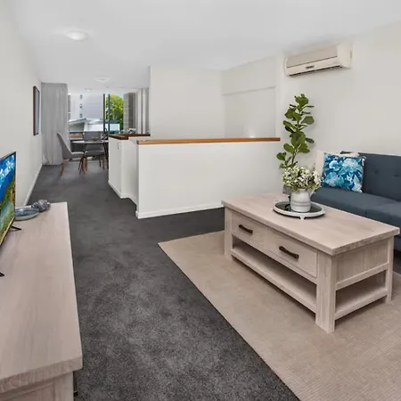 Stylish 2 Bdr Near Qut And Rbwh With Parking Apartment Brisbane