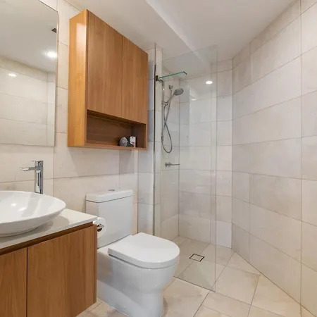 Skylight With Free Parking Apartment