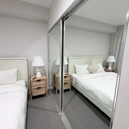 24 Bromley St Private In A Luxurious Shared