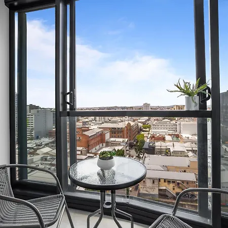Valley Getaway - Rooftop Pool - Parking - Sleeps 6 Apartment Brisbane