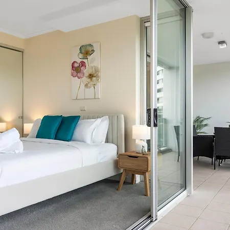 Apartment Stylish Roma Parklands Retreat - Stunning Park Views From Every Room, Heated Pool, Gym, Private Carpark, Suncorp Stadium, 10 Min Walk To Cbd Brisbane