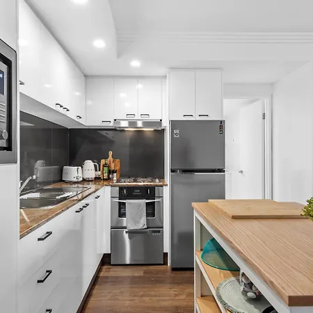 Modern On Mary 1 Bedroom, 1 Bathroom, 1 Car, Views!