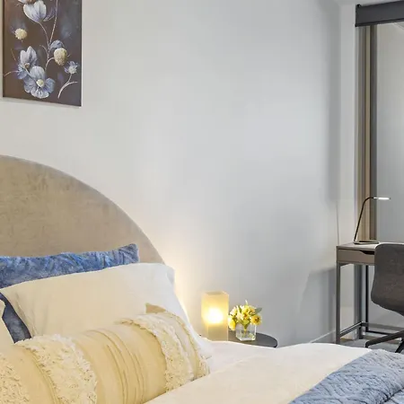 Apartment Gabba Retreat - Rooftop Pool & Stunning View Brisbane