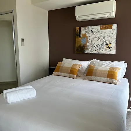 Modern Escape In The Heart Of With An Amazing River View! Apartment *