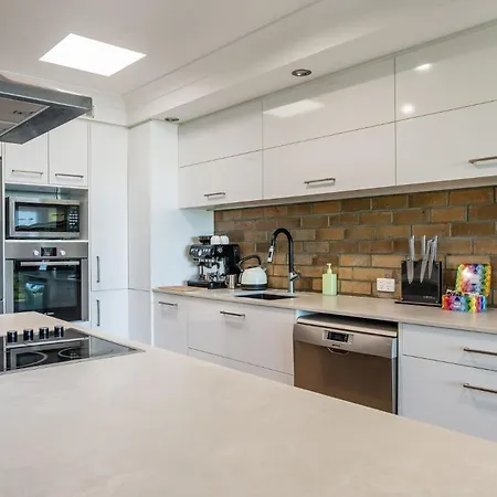 Pulse Hideaway Steps To Valley & Cbd Apartment Brisbane