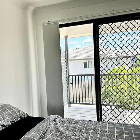 Boondall 3br Family | Long Deals Apartment