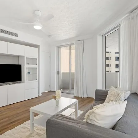Modern 2b With In Centre Apartment