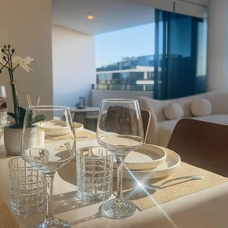 Apartment Milton Oasis Level 16- Luxury Near Milton Station *