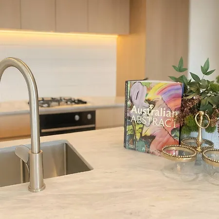 Milton Oasis Level 16- Luxury Near Milton Station Brisbane