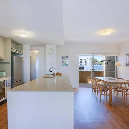Bulimba Solace - Poolside Living By River Apartment *