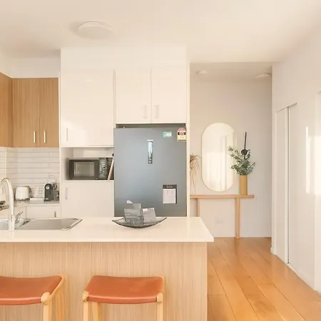 Apartment Views, Modern 2br, Balcony & Pool