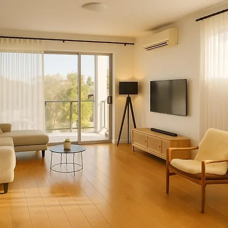 Views, Modern 2br, Balcony & Pool Apartment *