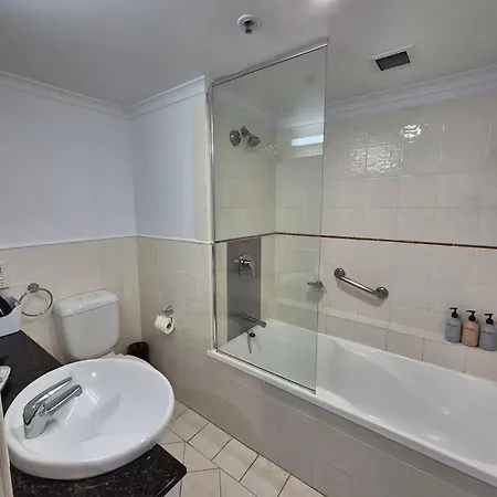 Pool & Gym Apartment Brisbane