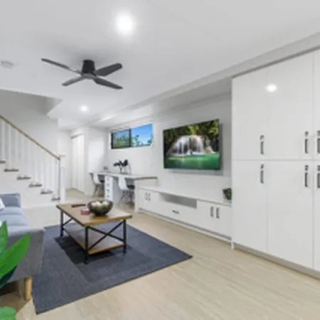 Modern With Garden Views In Shared Apartment