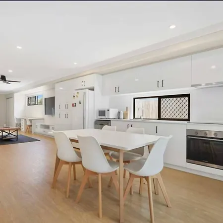 Cozy Sunnybank Base - Unit 3 | Near Shops & Eats *