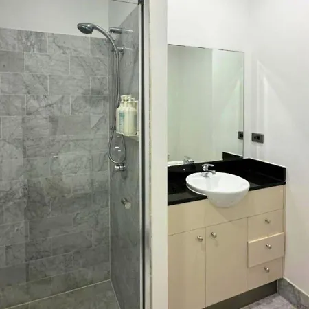 Luxury 2 Bedroom Retreat With Pool And Gym Access