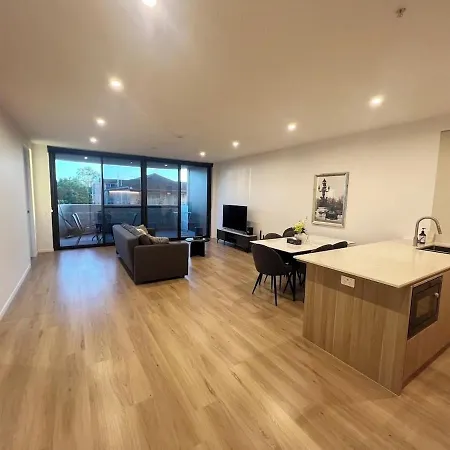 Riverside Modern 2br East With Parking Apartment