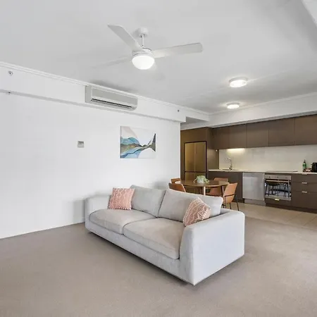 Modern 2 Bedroom - Short Stroll To St