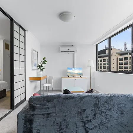 Bright Inner-city Near River View Apartment *