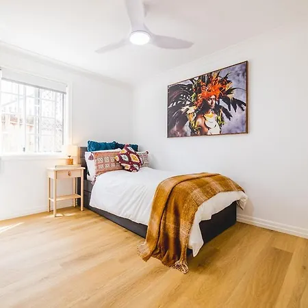 Stylish, Spacious Retreat With Plunge Pool - Casa Cranbrook Apartment