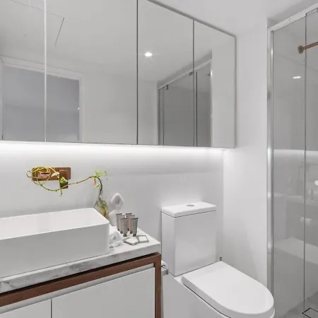 Style Infinity Pool Gym Chic 1 Bedroom Brisbane