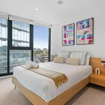 Apartment Style Infinity Pool Gym Chic 1 Bedroom Brisbane