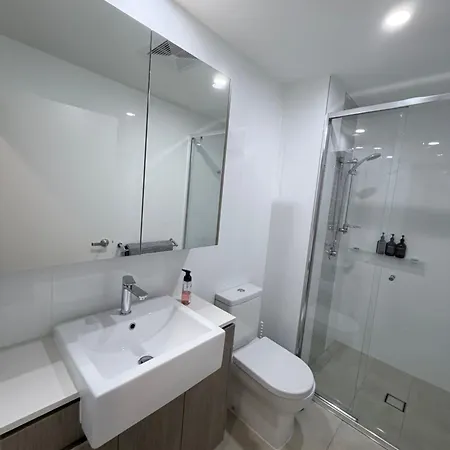 24 Bromley St Private In A Luxurious Shared Apartment