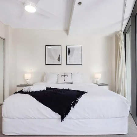 Oaks Luxury 2br With Pool, Gym And Parking Brisbane