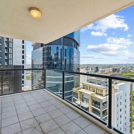 Apartment Luxury High Rise 2br In Cbd *