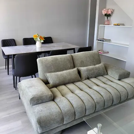 Riverfront Duplex With Unbeatable Connectivity Apartment *