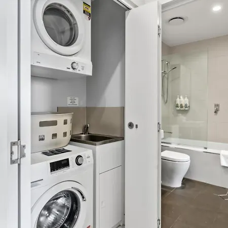 2br Modern With Balcony Great Location Brisbane