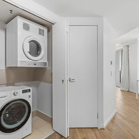 Modern 2b With In Centre * Brisbane