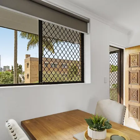 Spacious New Farm With Balcony And Secure Parking * Brisbane