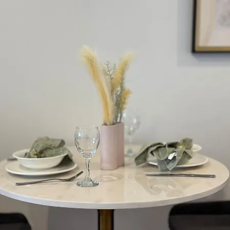 Apartment 1br One Modern High-rise With Pool & Gym Access Brisbane