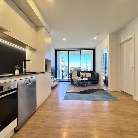 1br One Modern High-rise With Pool & Gym Access Apartment *