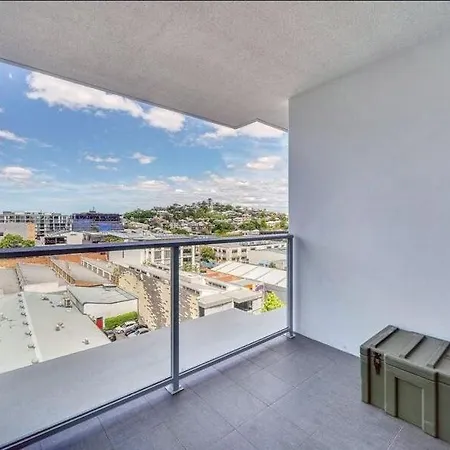 Ensuite In 2bd 2br 1 Pk Newstead Brisbane