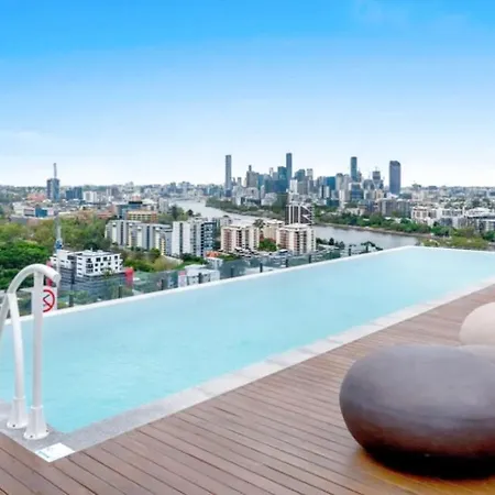 Amazing Views 2bd 2ba Homey Toowong Abode Pool M