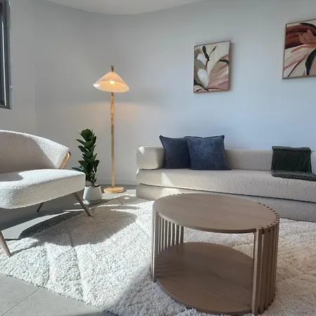 Apartment Luxe 2br With Rooftop Pool And Cbd View