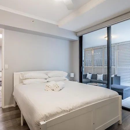 Apartment Skyline Escape - Pool, Gym & Sauna *