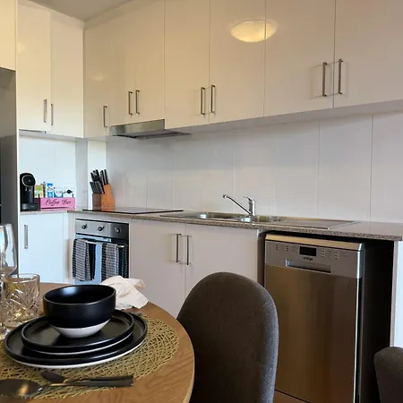 2b2b With Courtyard - Close To Cbd - Free Parking * Brisbane