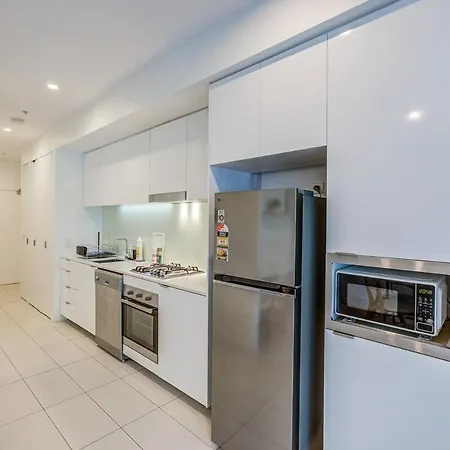 Modern 1br Retreat - Pool, Gym, Parking - Walk To South Bank