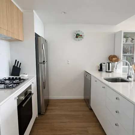 2br Privately Managed, Free Carpark, Wifi, Pool In Panorama Bowen Hills Apartment *