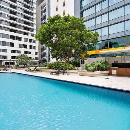 Modern 2 Bedroom - Short Stroll To St Apartment Brisbane