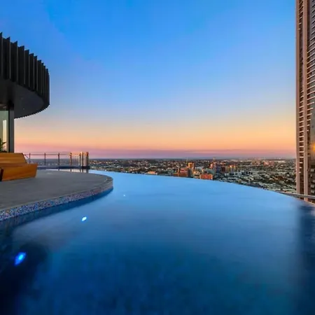Premium Unit W/ Rooftop Pool In The Heart *