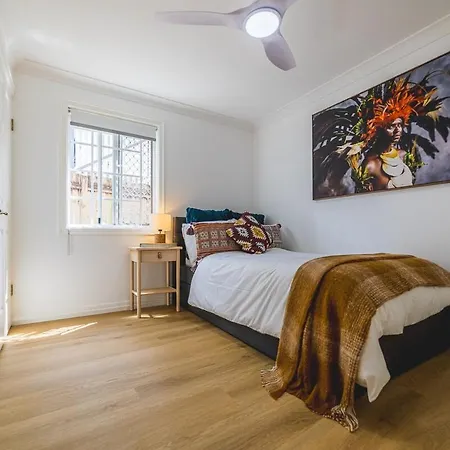 Stylish, Spacious Retreat With Plunge Pool - Casa Cranbrook Apartment *