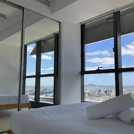 Modem Two Bedroom In Inner Cbd Apartment *
