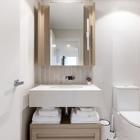 Gorgeous 3br With Study Overlooking Bne River