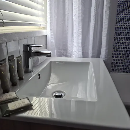 Rapunzels Art Deco Hideaway In New Farm Apartment